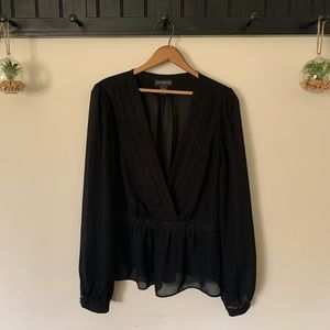 Banana Republic blouse 🖤